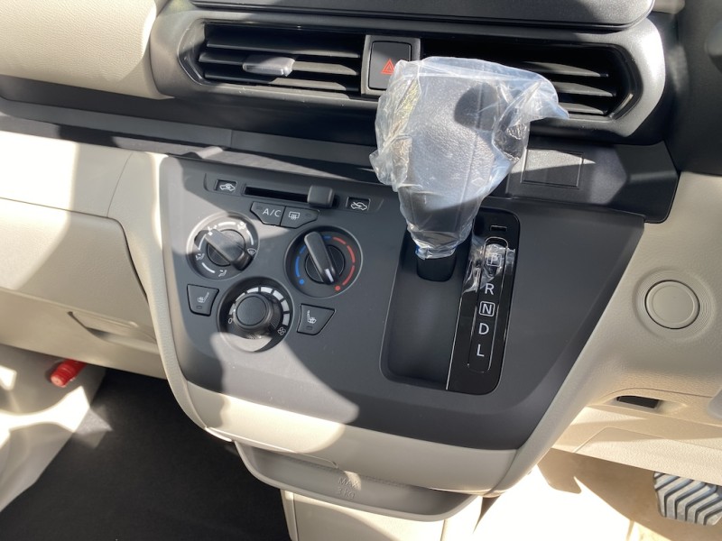 三菱 eKスペース10枚目