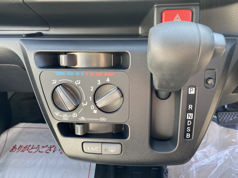 ダイハツ ミライース12枚目