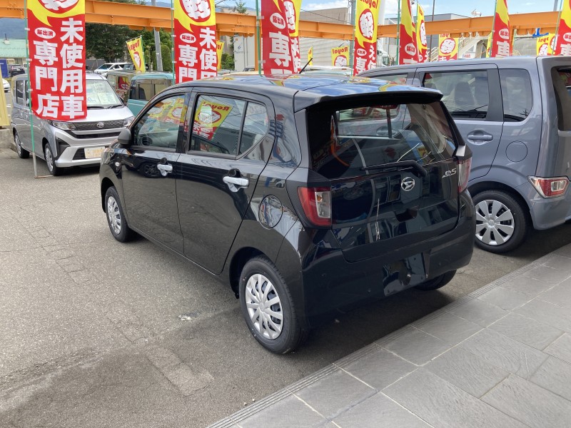 ダイハツ ミライース4枚目