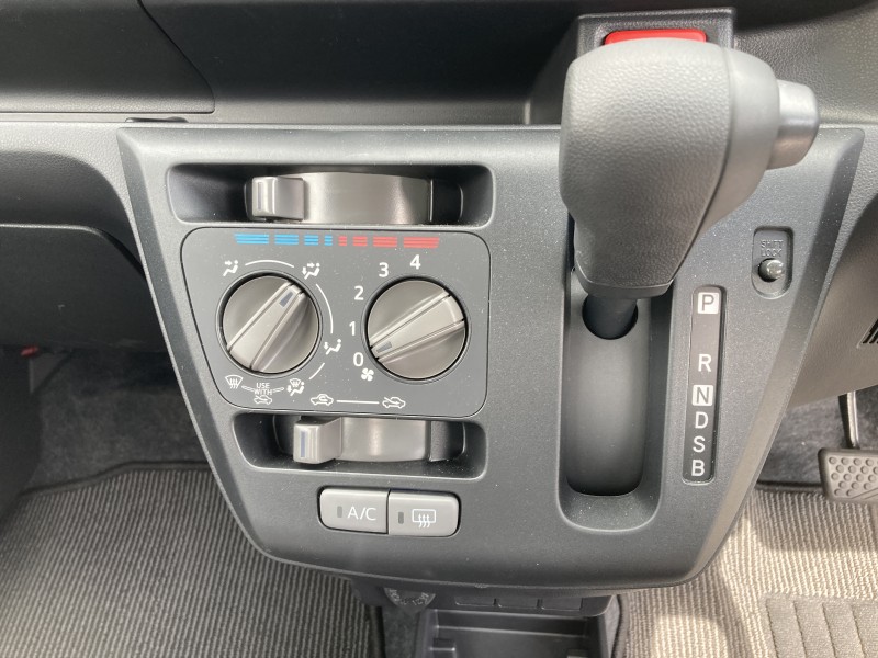 ダイハツ ミライース10枚目