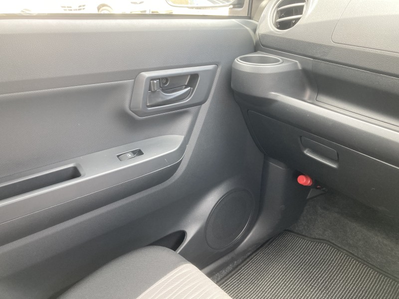 ダイハツ ミライース12枚目