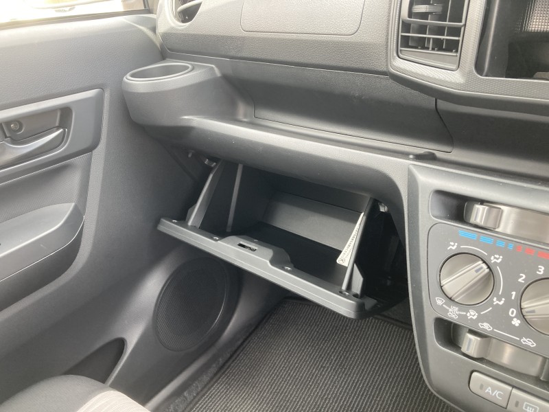 ダイハツ ミライース13枚目