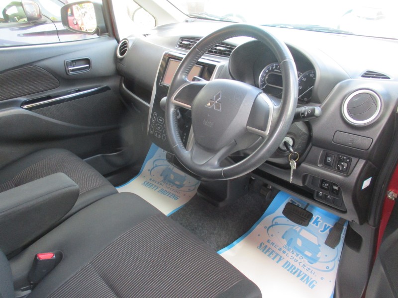 三菱 eKワゴン8枚目