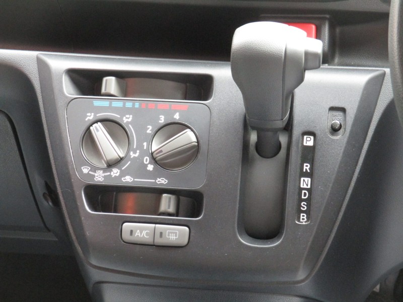 ダイハツ ミライース11枚目