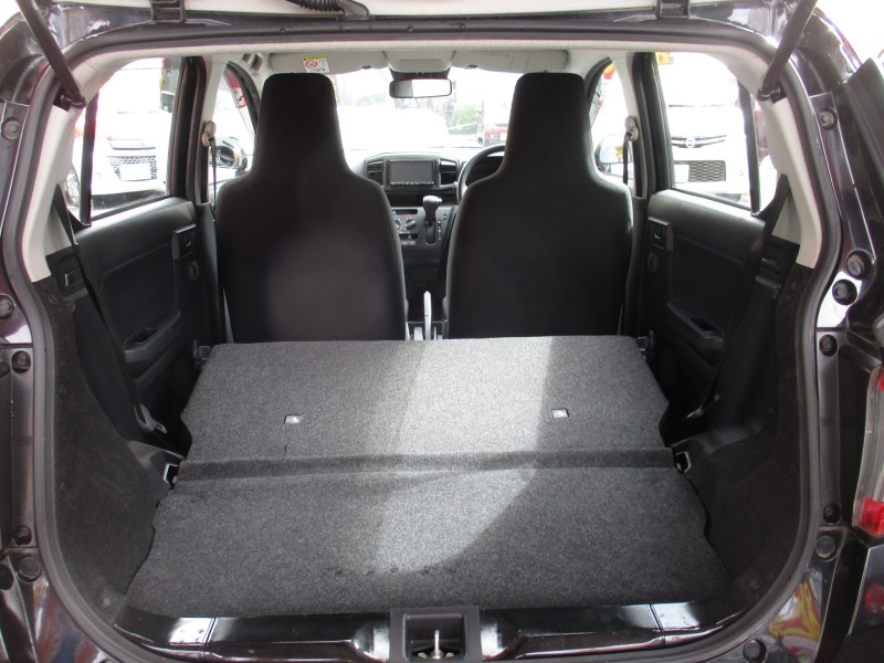 ダイハツ ミライース6枚目