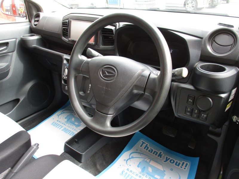 ダイハツ ミライース8枚目