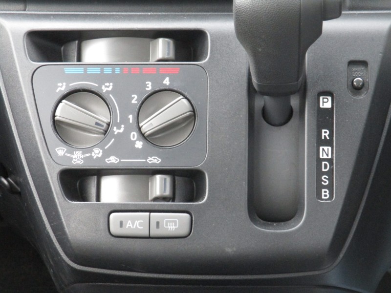 ダイハツ ミライース11枚目