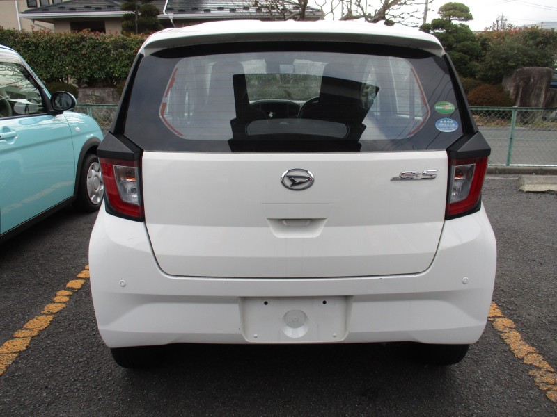 ダイハツ ミライース4枚目