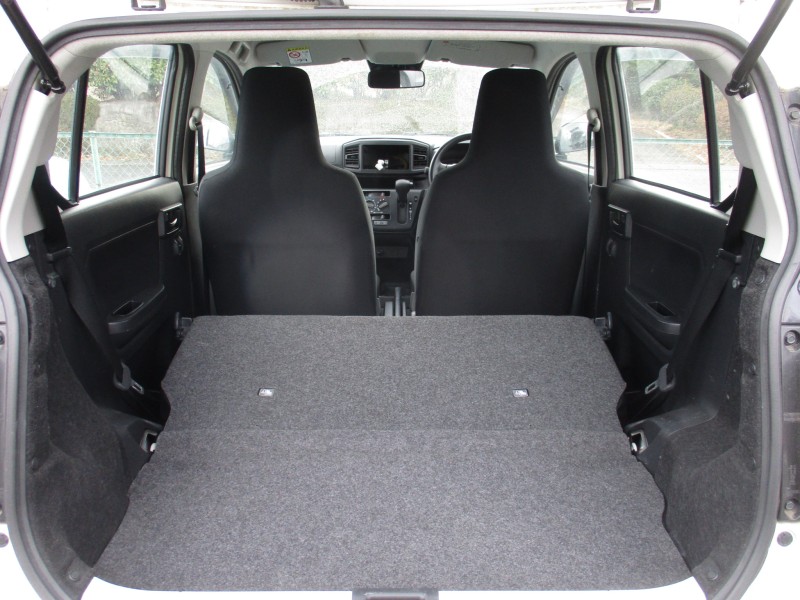 ダイハツ ミライース7枚目