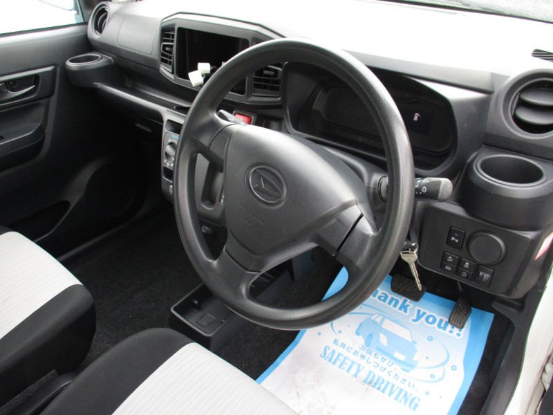 ダイハツ ミライース8枚目