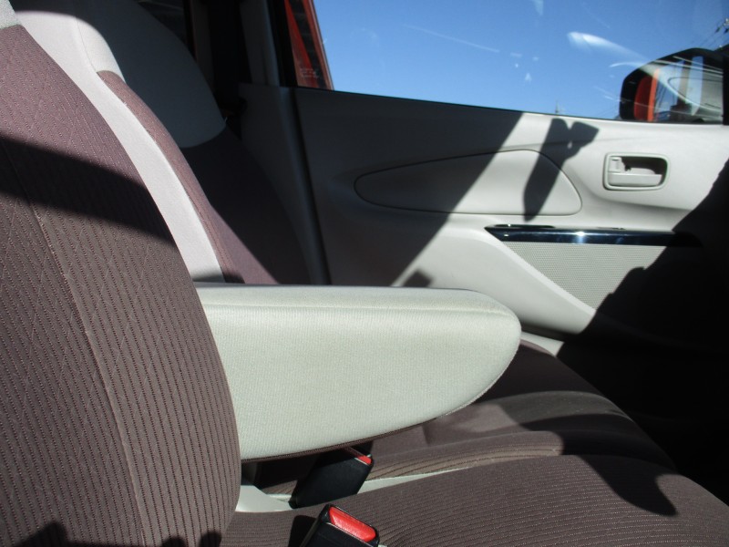 三菱 eKワゴン9枚目