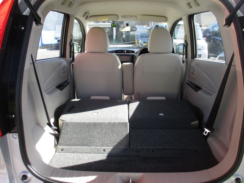 三菱 eKワゴン7枚目