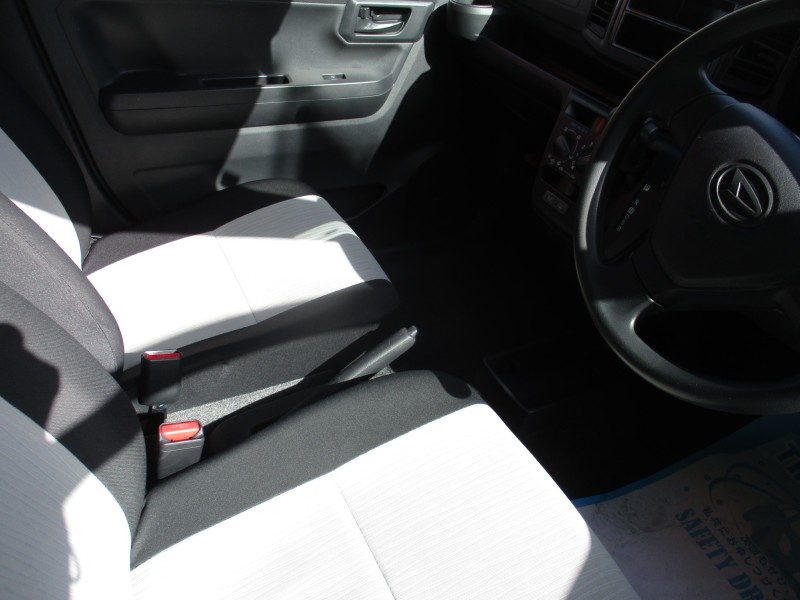 ダイハツ ミライース9枚目