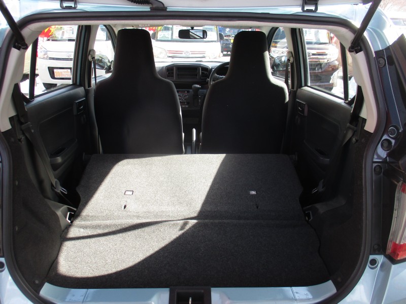 ダイハツ ミライース7枚目