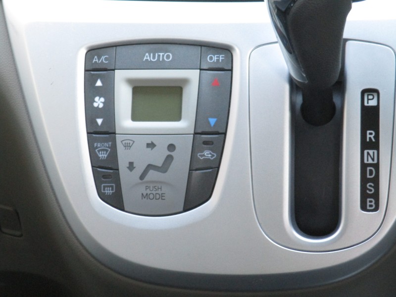 ダイハツ ミライース11枚目