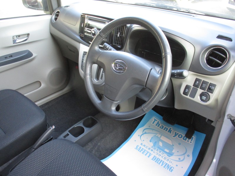 ダイハツ ミライース8枚目