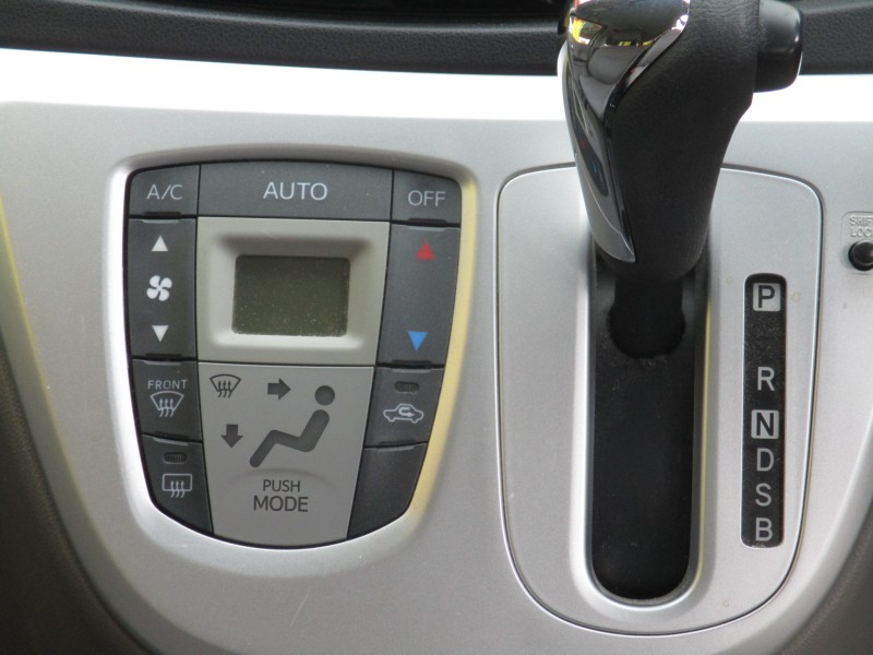 ダイハツ ミライース11枚目