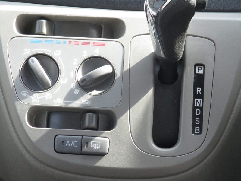 ダイハツ ミライース11枚目