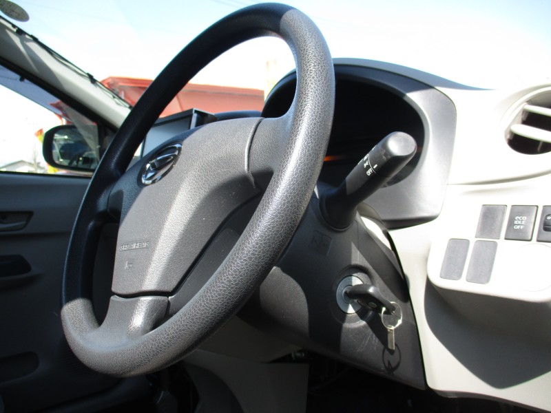 ダイハツ ミライース8枚目