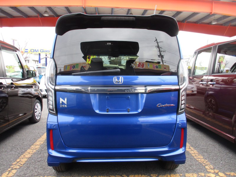 ホンダ N BOX4枚目