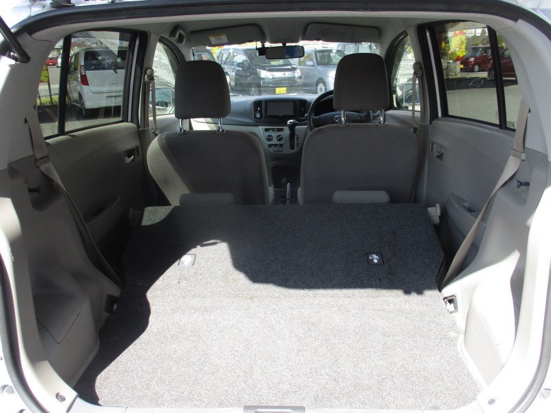 ダイハツ ミライース7枚目