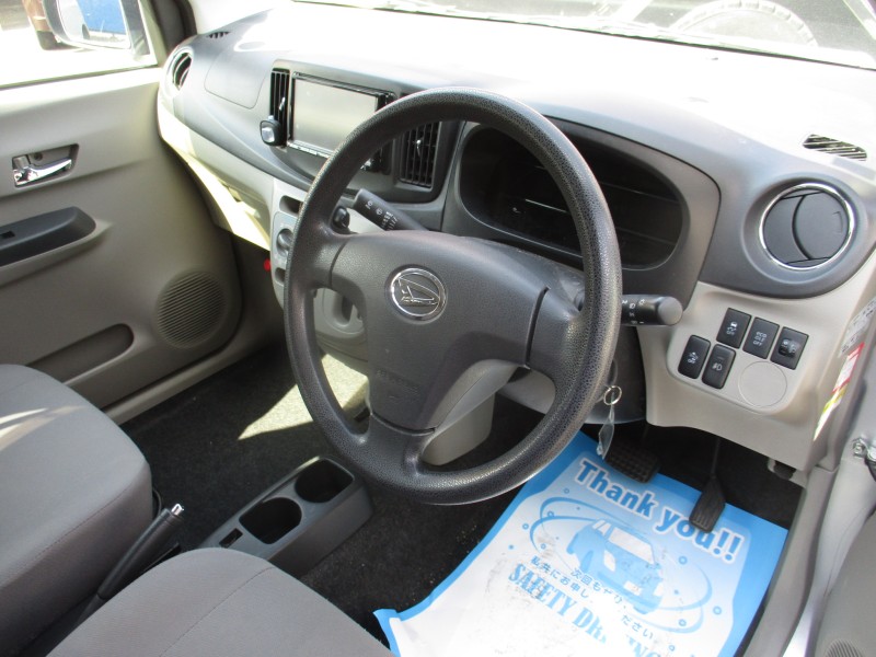 ダイハツ ミライース8枚目