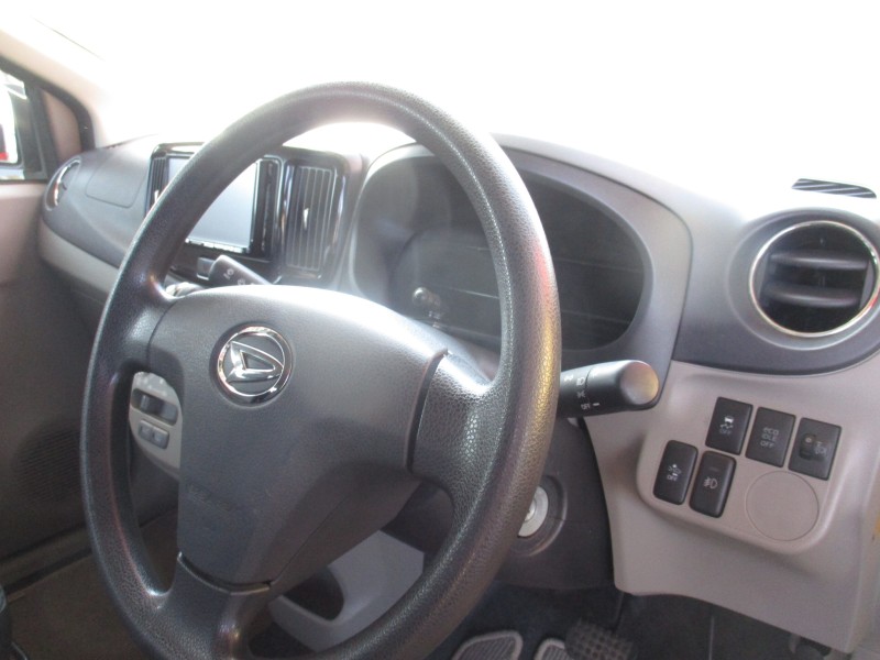 ダイハツ ミライース8枚目